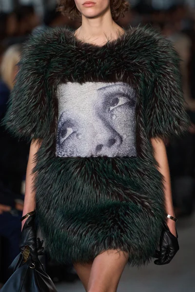 Look 25